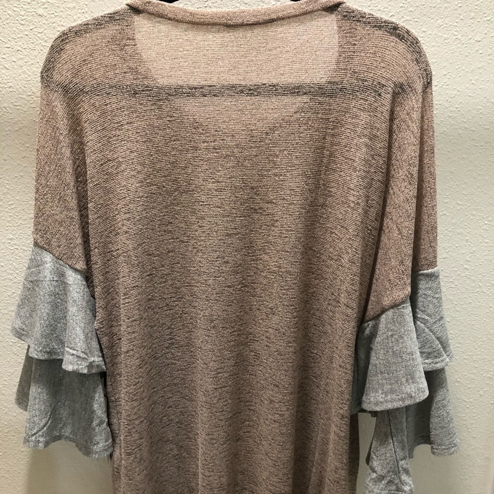 Doe & Rae Bell Sleeve Colorblock Shirt - Picture 3 of 8